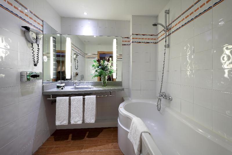 Two Connecting Double Rooms,1548353830:JPEG